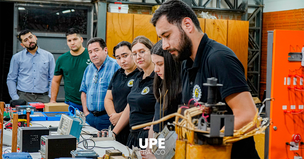 Alumnos del CIE visitan la Facultad de Ciencias y Tecnologías