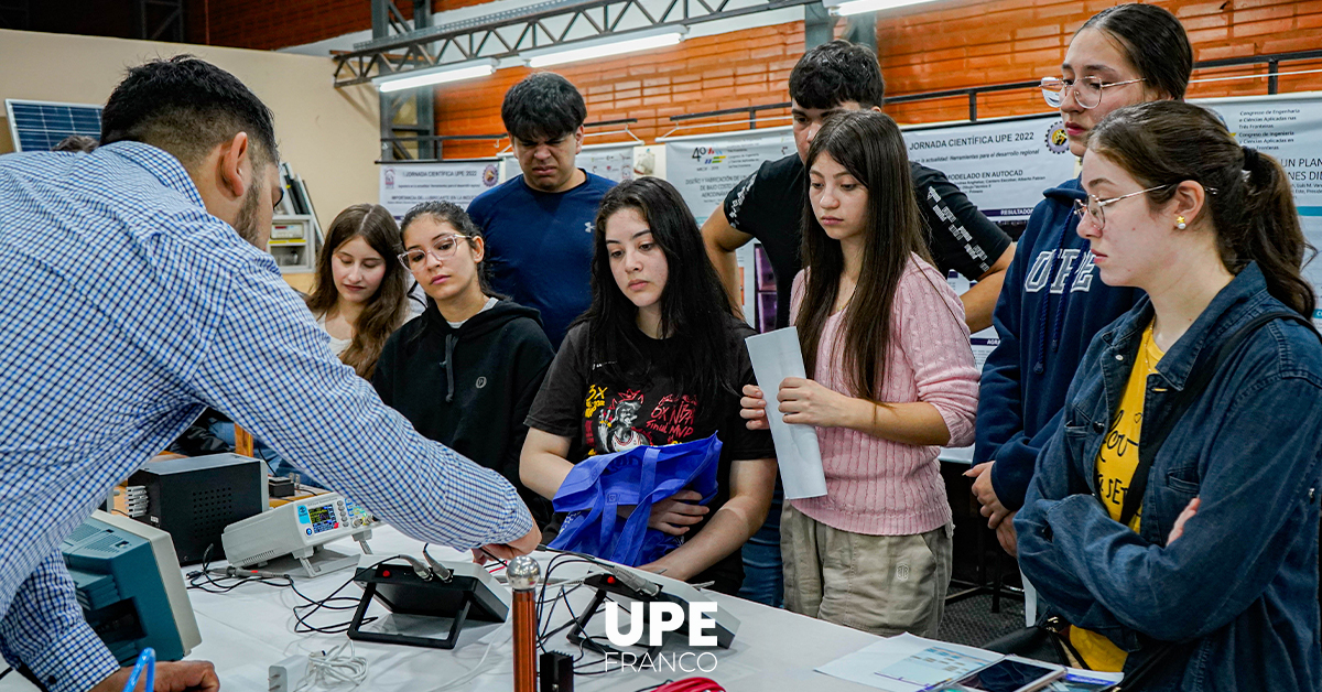 Alumnos del CIE visitan la Facultad de Ciencias y Tecnologías