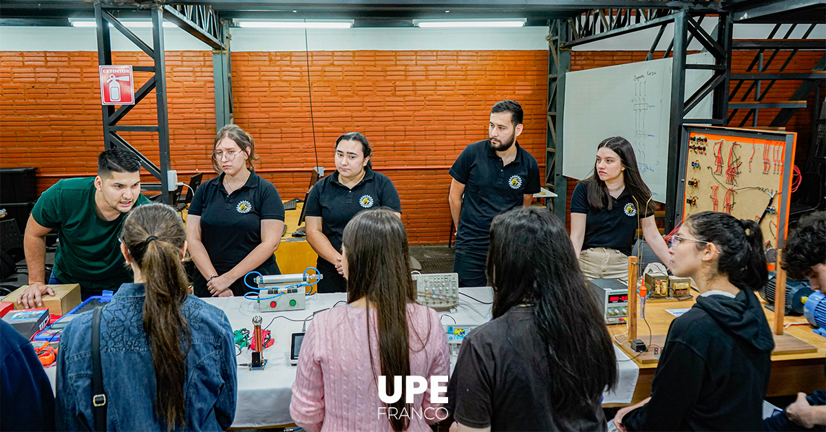 Alumnos del CIE visitan la Facultad de Ciencias y Tecnologías