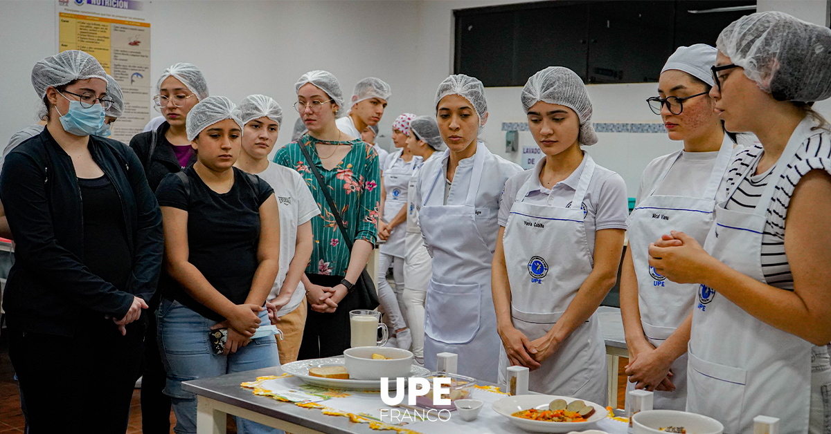 Visita Académica: Alumnos del CIE Conocen la carrera de Nutrición en UPE Franco