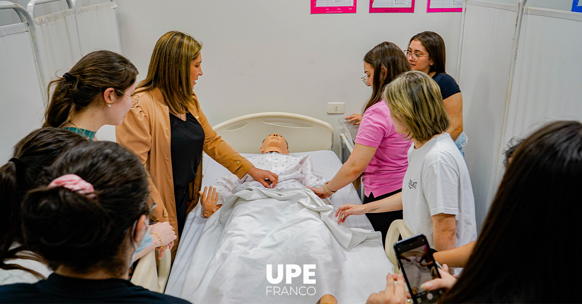 Visita Académica: Alumnos del CIE Conocen la carrera de Nutrición en UPE Franco