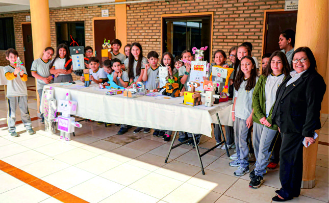 "Creando el Embajador de la Robótica" - Innovación y Creatividad en el Colegio Redentor