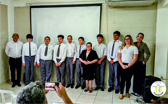 Alumnos del Colegio El Redentor destacan en la presentación de su proyecto de Robótica